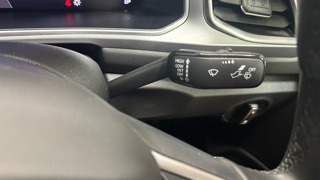 Volkswagen T-Roc 1.5 Tsi R-line Dsg Black #34