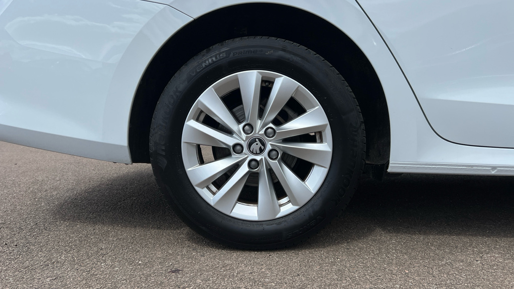 Skoda Octavia 1.5 Tsi 150 Sportline Estate White #25