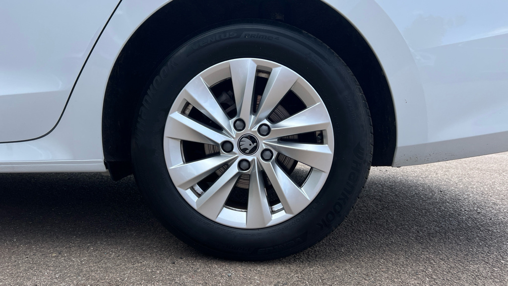 Skoda Octavia 1.5 Tsi 150 Sportline Estate White #26