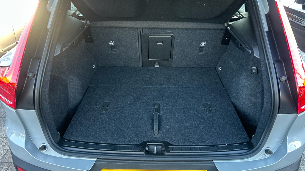 Volvo XC40 Recharge Ultimate, T5 Plug-in Hybrid, Black #15