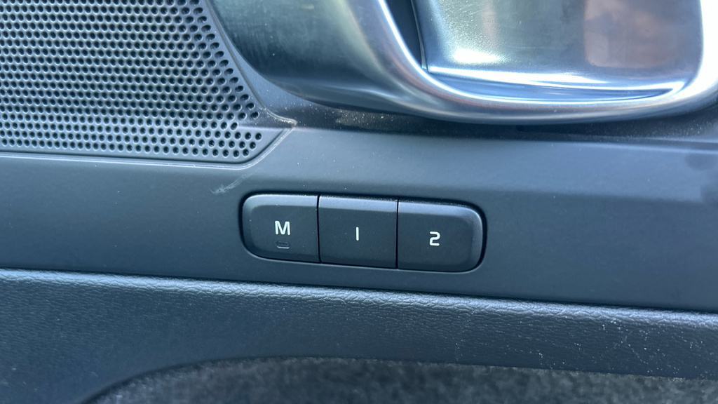Volvo XC40 Recharge Ultimate, T5 Plug-in Hybrid, Black #25