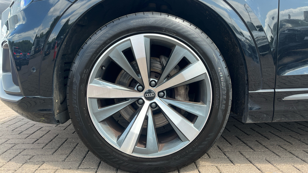 Audi Q8 55 Tfsi Quattro S Line Tiptron Comfortsound Black #18