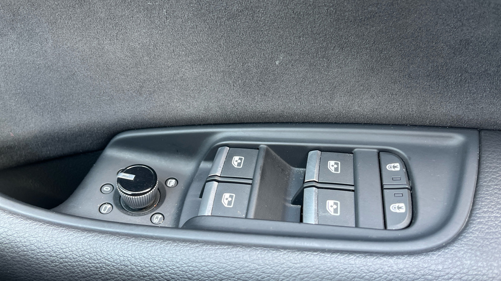 Audi Q8 55 Tfsi Quattro S Line Tiptron Comfortsound Black #32