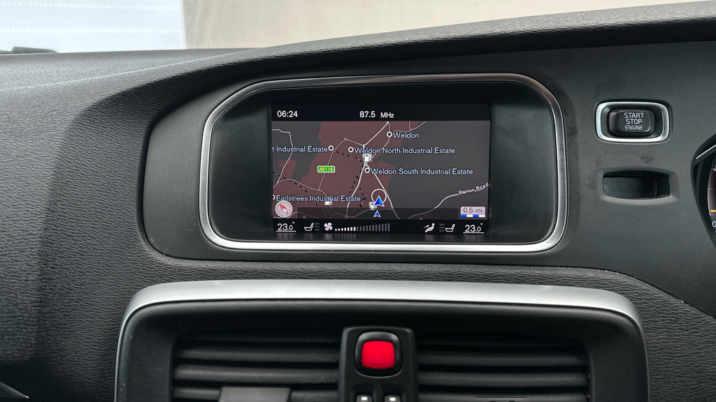 Volvo V40 T2 Momentum Rear Camera, Cruise, Nav, Heat Black #16