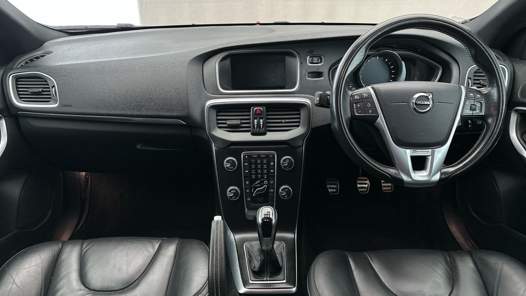 Volvo V40 T2 Momentum Rear Camera, Cruise, Nav, Heat Black #13