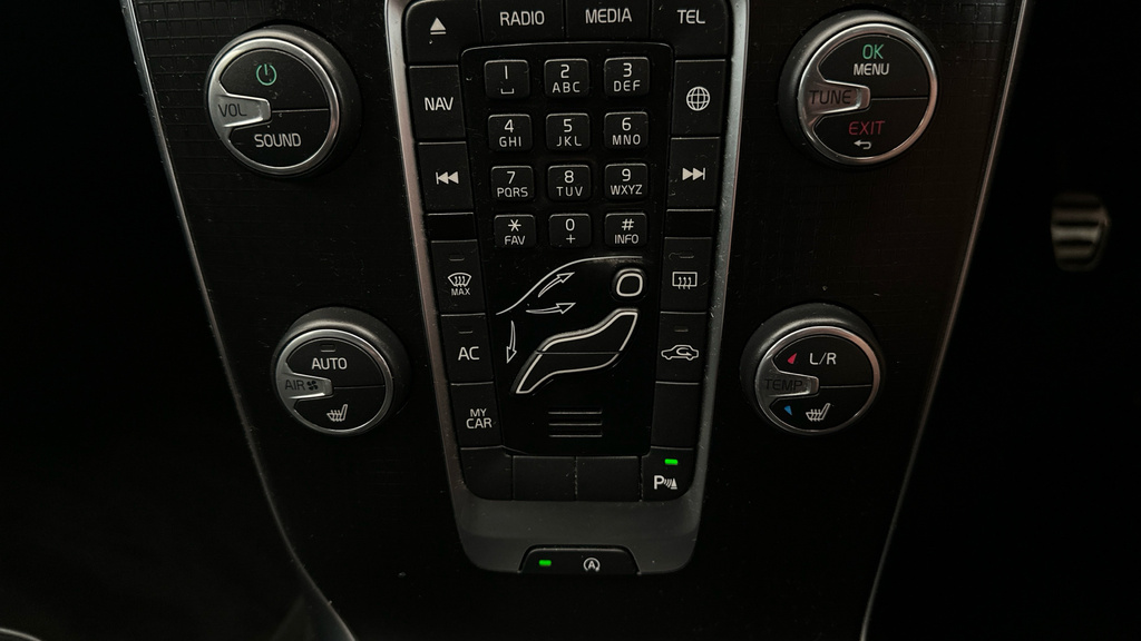 Volvo V40 T2 Momentum Rear Camera, Cruise, Nav, Heat Black #18