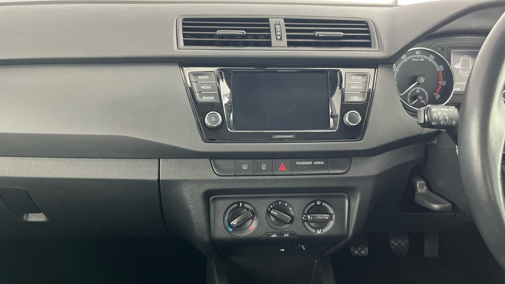 Skoda Fabia 2019 1.0 Tsi Monte Carlo 110Ps Ss 5-Dr Estate Black #19