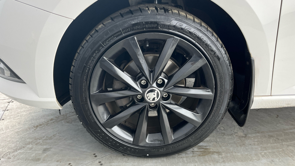 Skoda Fabia 2019 1.0 Tsi Monte Carlo 110Ps Ss 5-Dr Estate Black #24