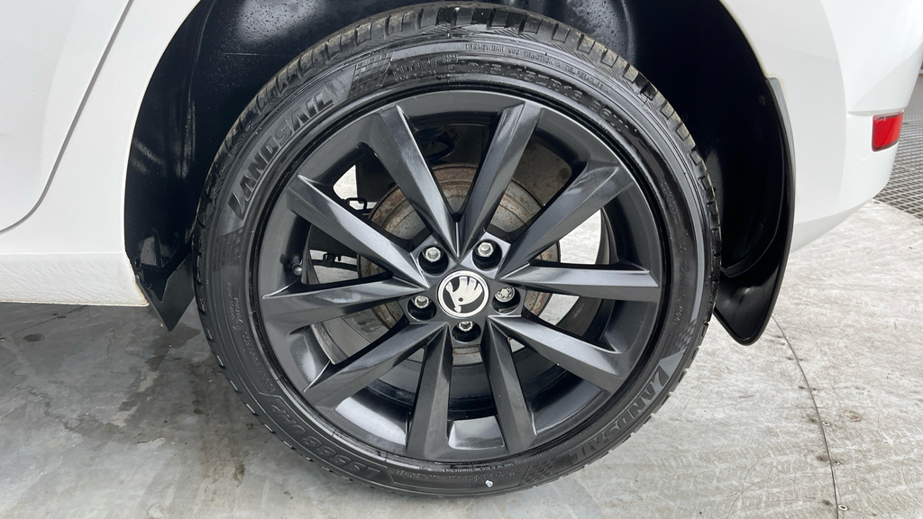 Skoda Fabia 2019 1.0 Tsi Monte Carlo 110Ps Ss 5-Dr Estate Black #25