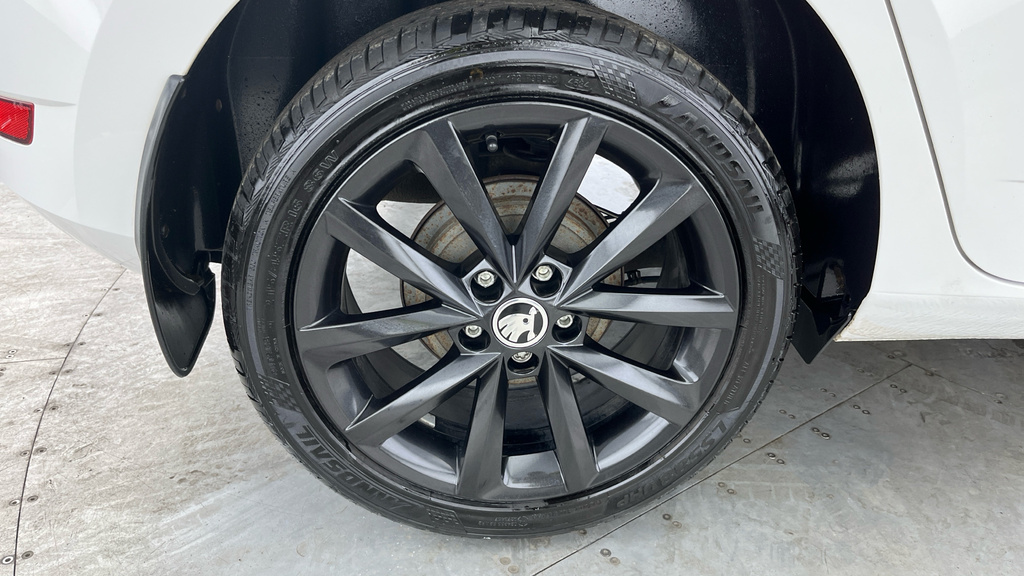 Skoda Fabia 2019 1.0 Tsi Monte Carlo 110Ps Ss 5-Dr Estate Black #26