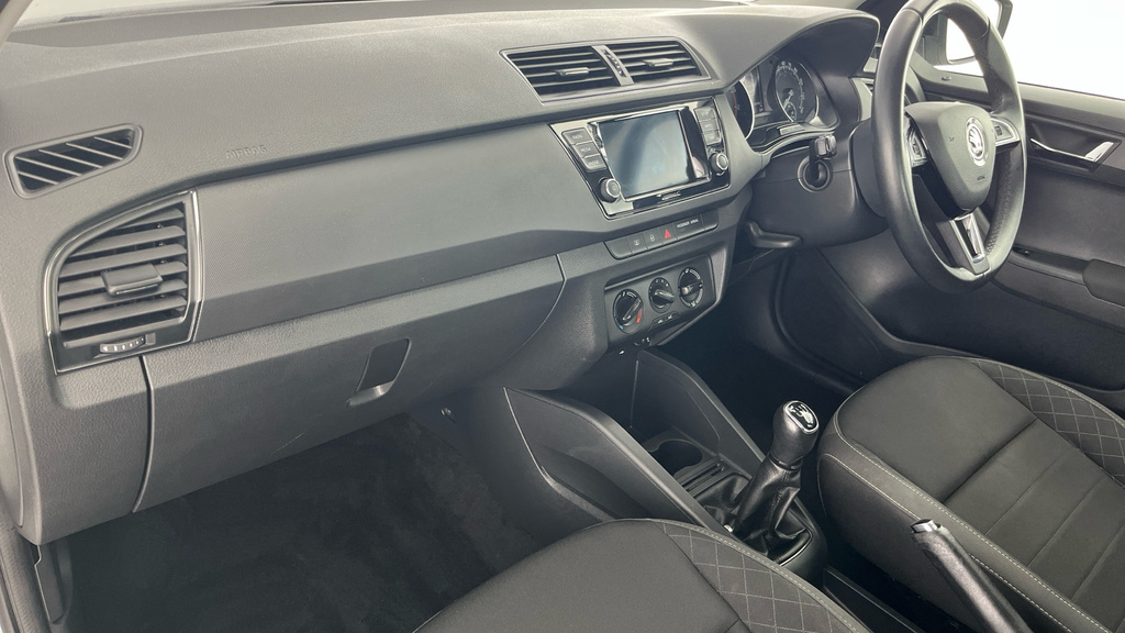 Skoda Fabia 2019 1.0 Tsi Monte Carlo 110Ps Ss 5-Dr Estate Black #10