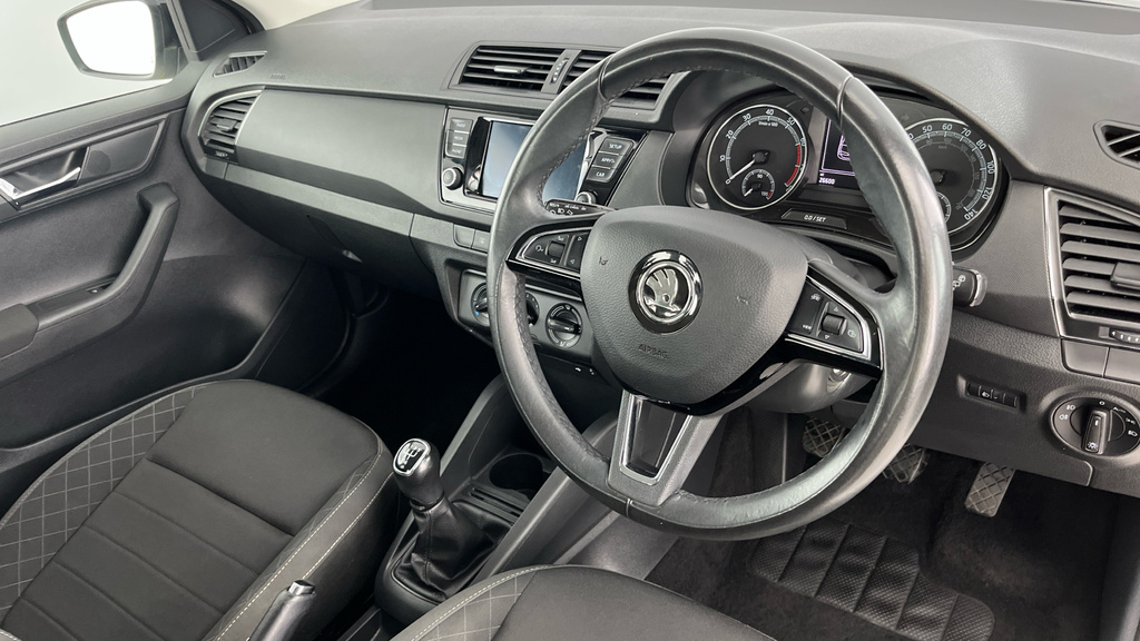 Skoda Fabia 2019 1.0 Tsi Monte Carlo 110Ps Ss 5-Dr Estate Black #9