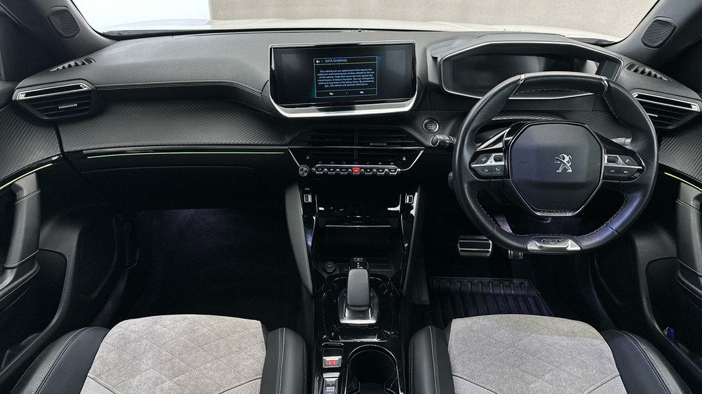 Peugeot e-2008 50Kwh Gt Premium Suv 136 Ps #17