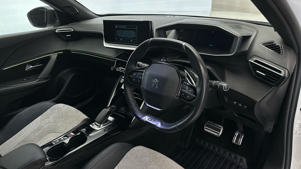 Peugeot e-2008 50Kwh Gt Premium Suv 136 Ps #12