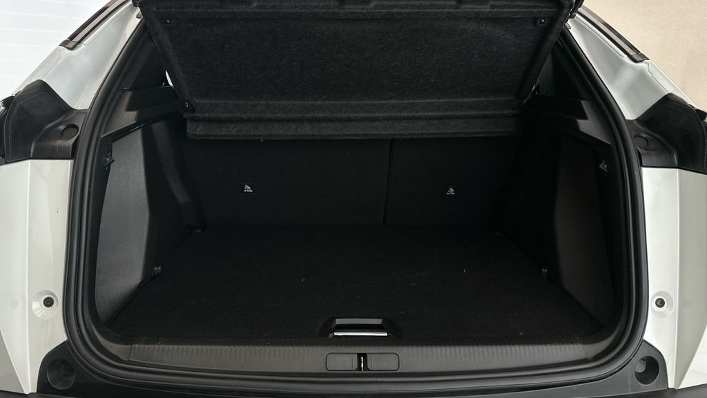 Peugeot e-2008 50Kwh Gt Premium Suv 136 Ps #24