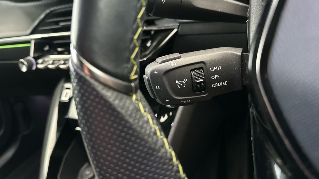 Peugeot e-2008 50Kwh Gt Premium Suv 136 Ps #15