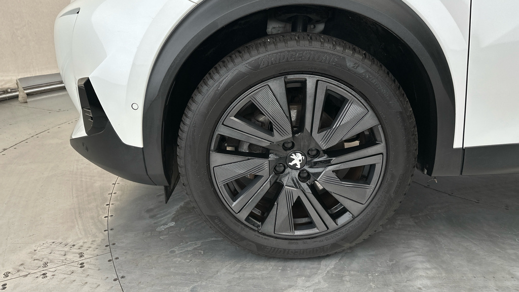 Peugeot e-2008 50Kwh Gt Premium Suv 136 Ps #26