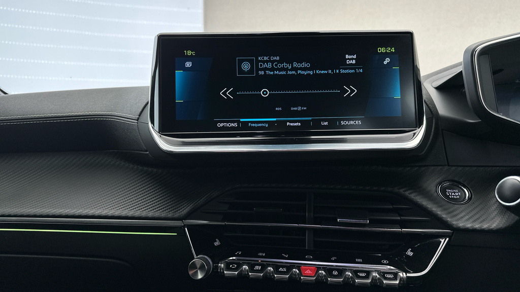 Peugeot e-2008 50Kwh Gt Premium Suv 136 Ps #19