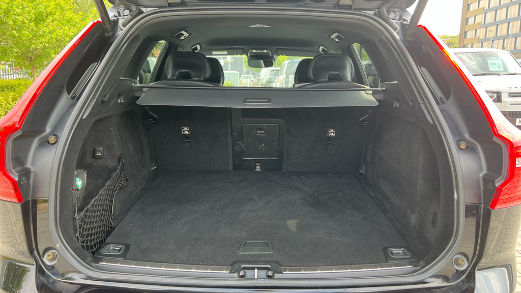 Volvo XC60 Estate 2.0 B5p 250 R Design Awd Geartronic Silver #33