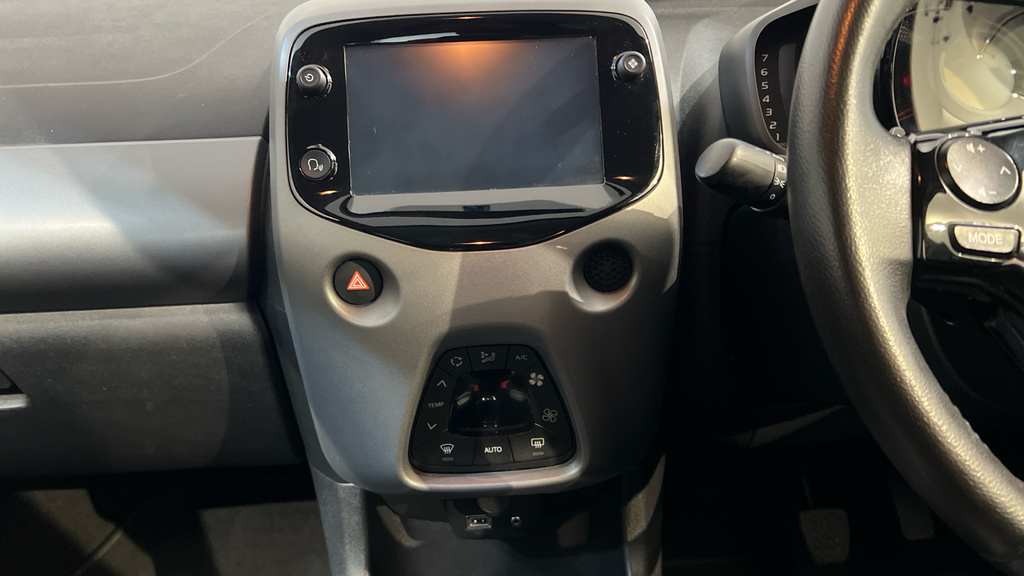 Toyota Aygo X X-play 1.0 Vvt-i White #12
