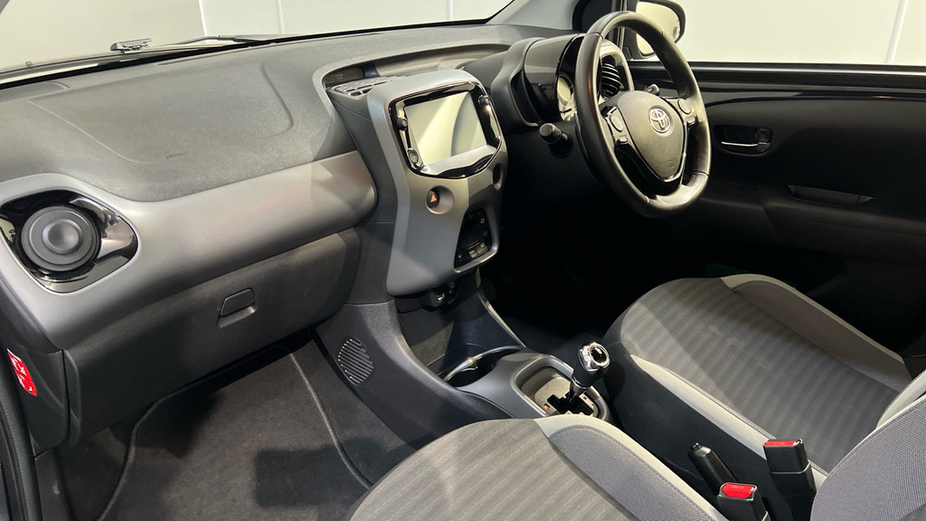 Toyota Aygo X X-play 1.0 Vvt-i White #10