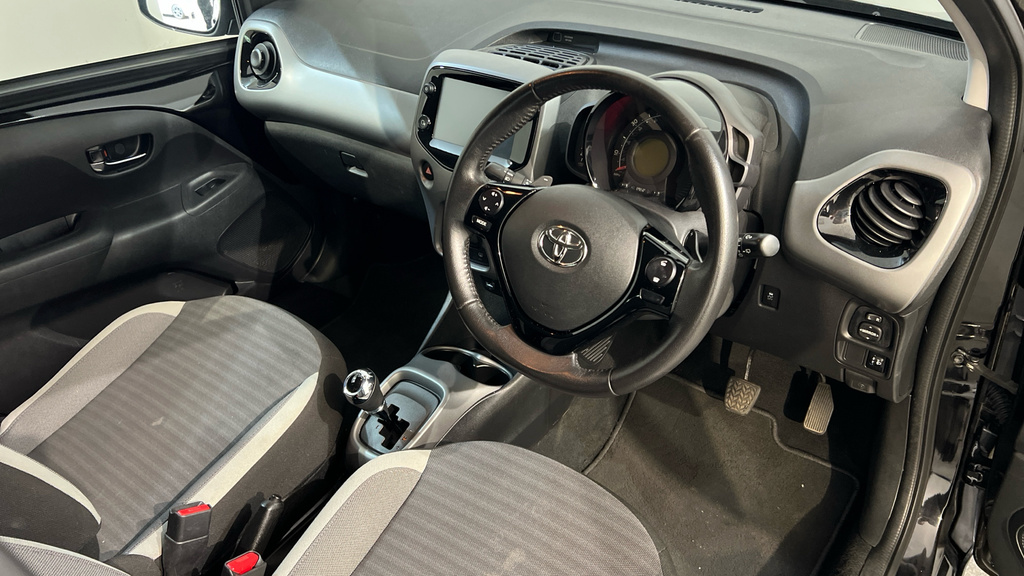 Toyota Aygo X X-play 1.0 Vvt-i White #9