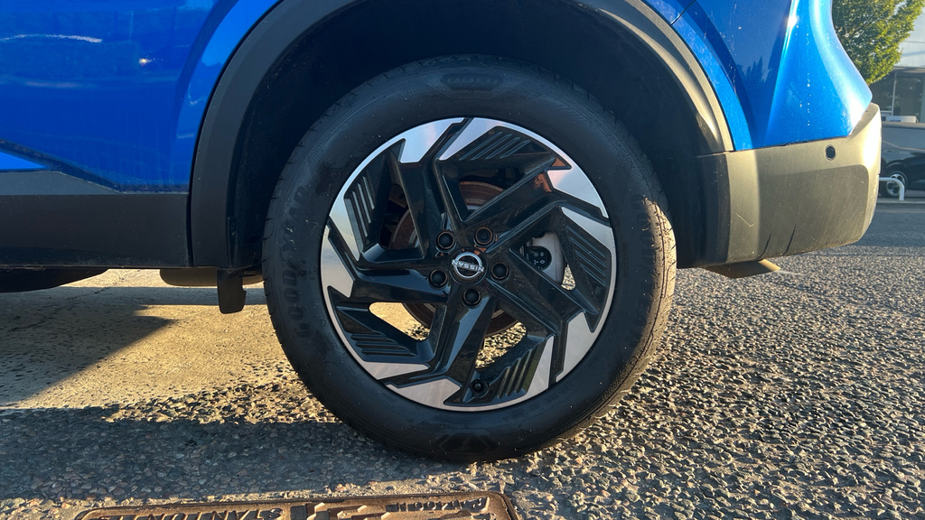 Nissan Qashqai 1.3 Dig-t Mh Acenta Premium, Under 1300 Miles, Mar Silver #19