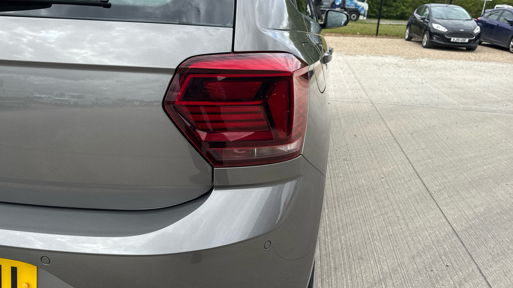 Volkswagen Polo Volkswagen Hatchback 1.0 Tsi 95 Se Dsg Grey #52