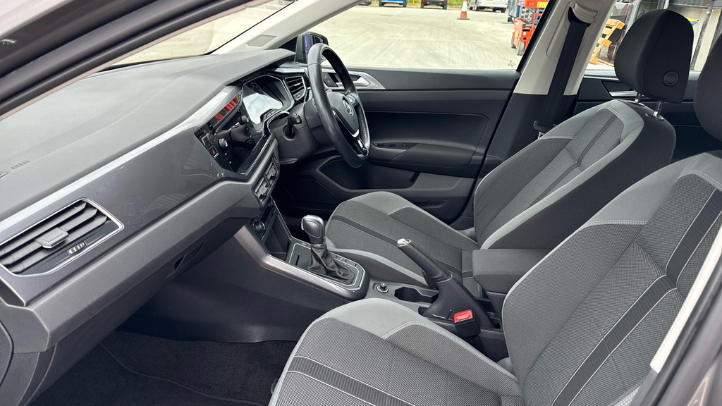 Volkswagen Polo Volkswagen Hatchback 1.0 Tsi 95 Se Dsg Grey #21