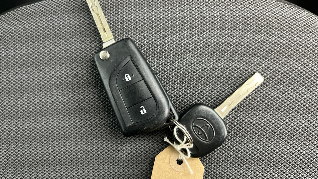 Toyota Aygo X Aygo X-play Vvt-i Red #12