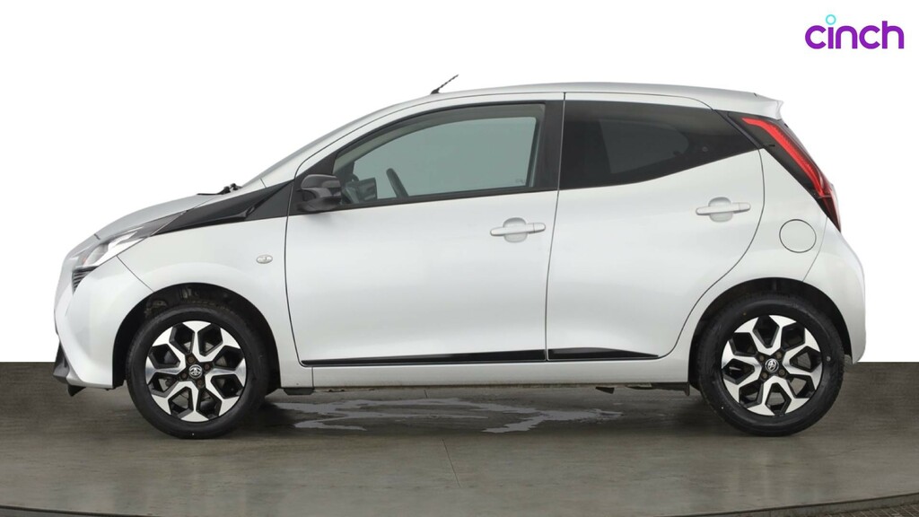 Toyota Aygo X Aygo X-play Vvt-i Red #6