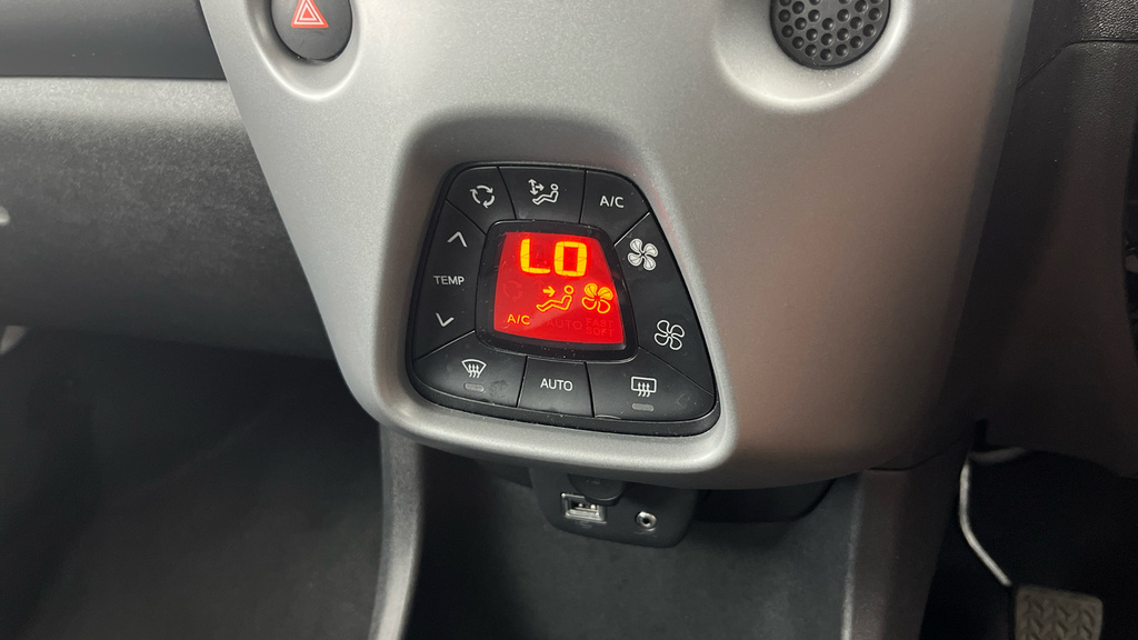 Toyota Aygo X Aygo X-play Vvt-i Red #11