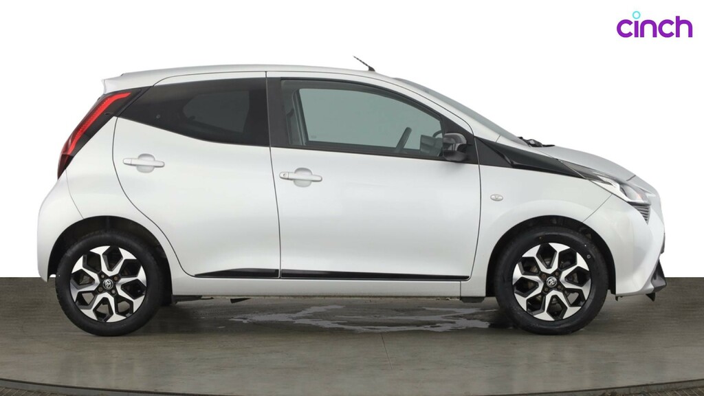 Toyota Aygo X Aygo X-play Vvt-i Red #2