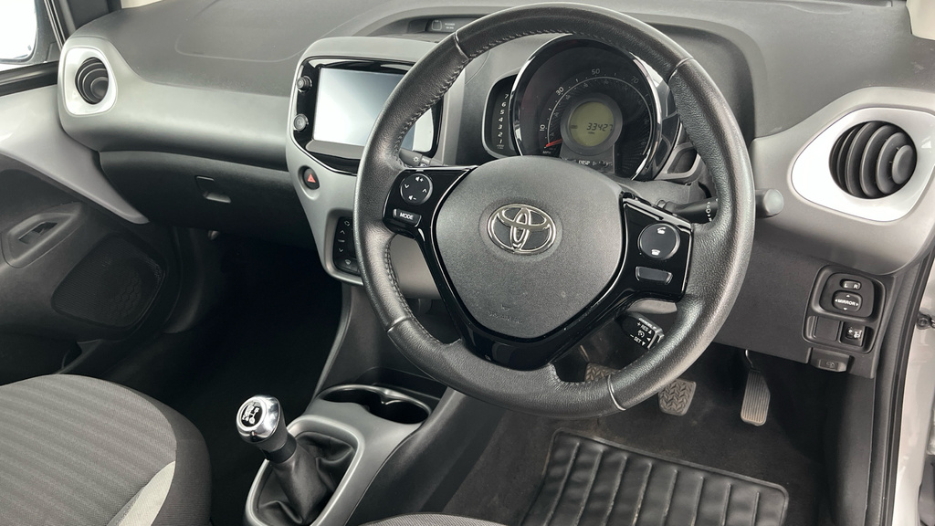 Toyota Aygo X Aygo X-play Vvt-i Red #9