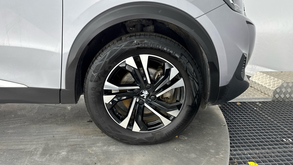 Peugeot e-2008 50Kwh Gt Premium Suv 136 Ps #18