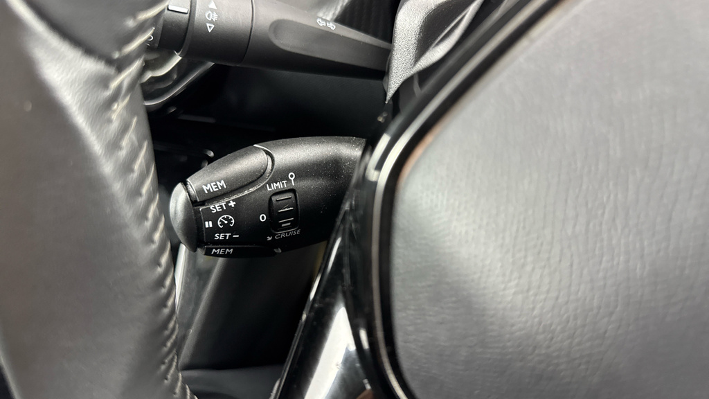 Peugeot e-2008 50Kwh Gt Premium Suv 136 Ps #23
