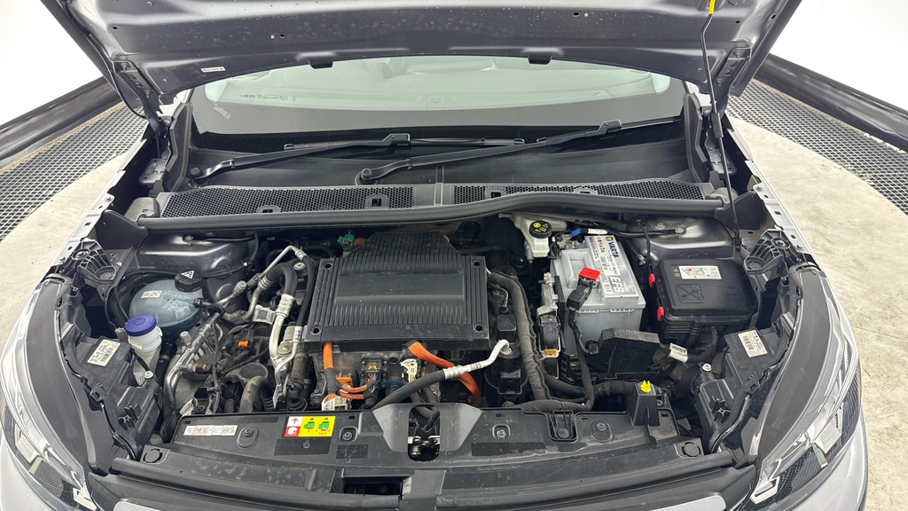 Peugeot e-2008 50Kwh Gt Premium Suv 136 Ps #16