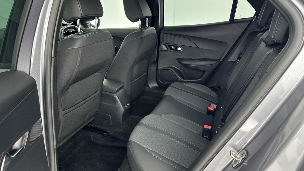 Peugeot e-2008 50Kwh Gt Premium Suv 136 Ps #14