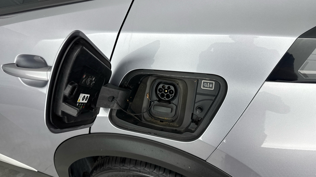 Peugeot e-2008 50Kwh Gt Premium Suv 136 Ps #21