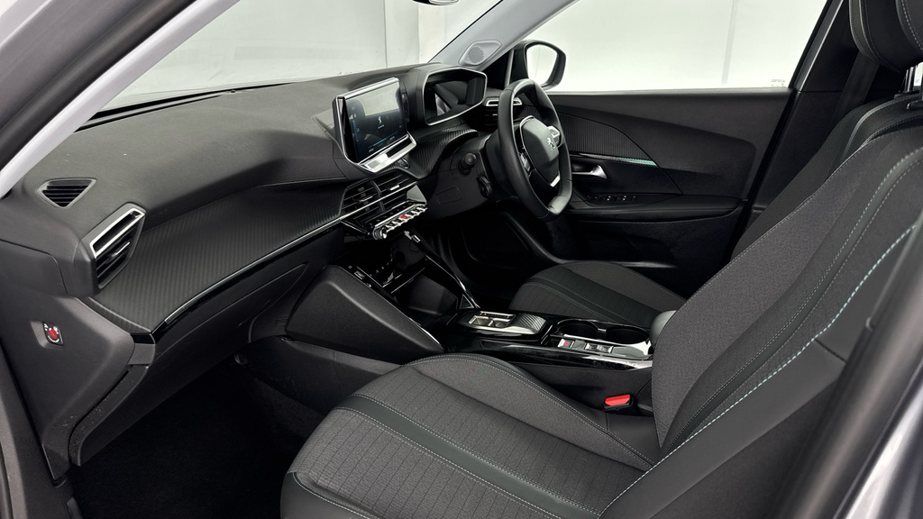 Peugeot e-2008 50Kwh Gt Premium Suv 136 Ps #10