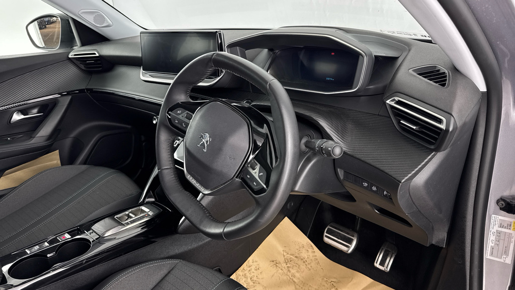 Peugeot e-2008 50Kwh Gt Premium Suv 136 Ps #9