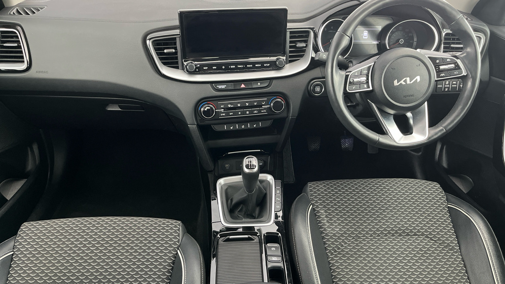 Kia Xceed 2022 1.5 T-gdi 3 Suv Euro 6 Ss Black #12