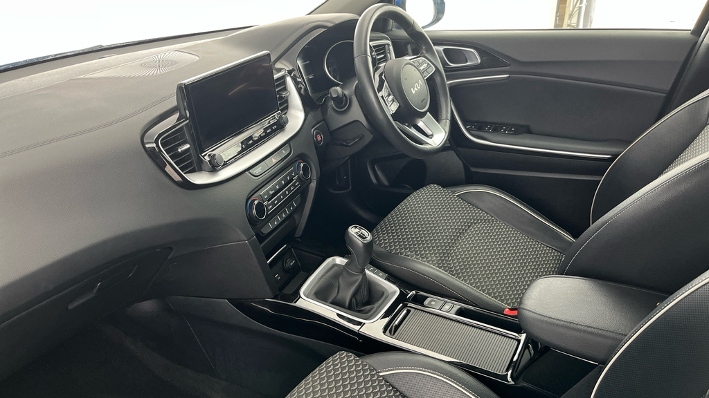 Kia Xceed 2022 1.5 T-gdi 3 Suv Euro 6 Ss Black #10