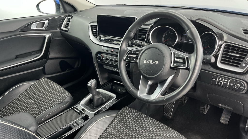 Kia Xceed 2022 1.5 T-gdi 3 Suv Euro 6 Ss Black #9