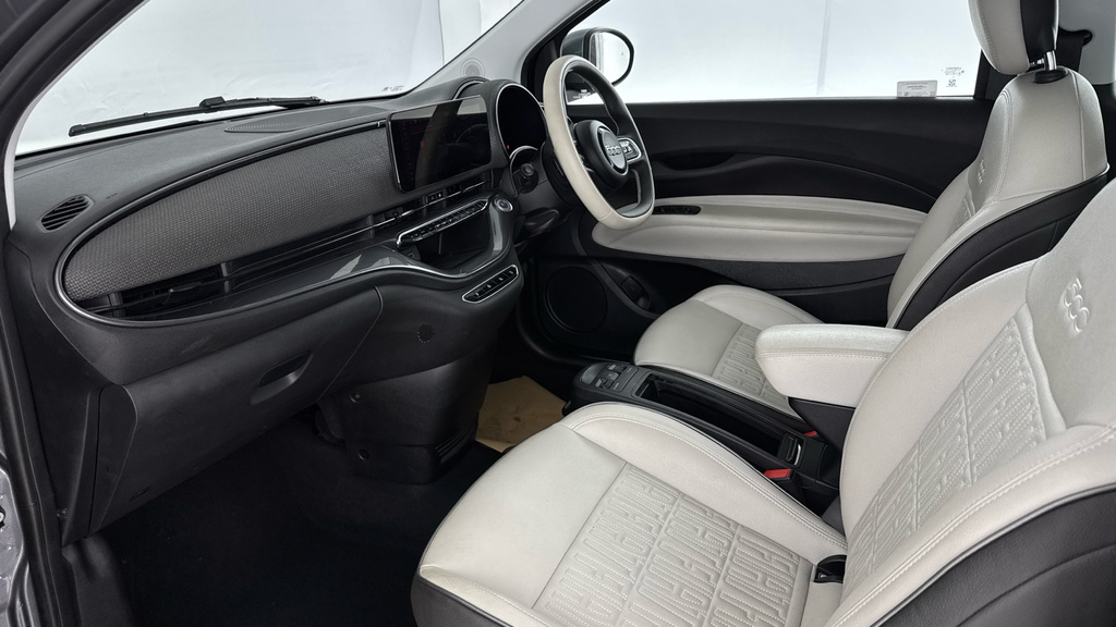 Fiat 500E 42Kwh La Prima Convertible 118 Green #10