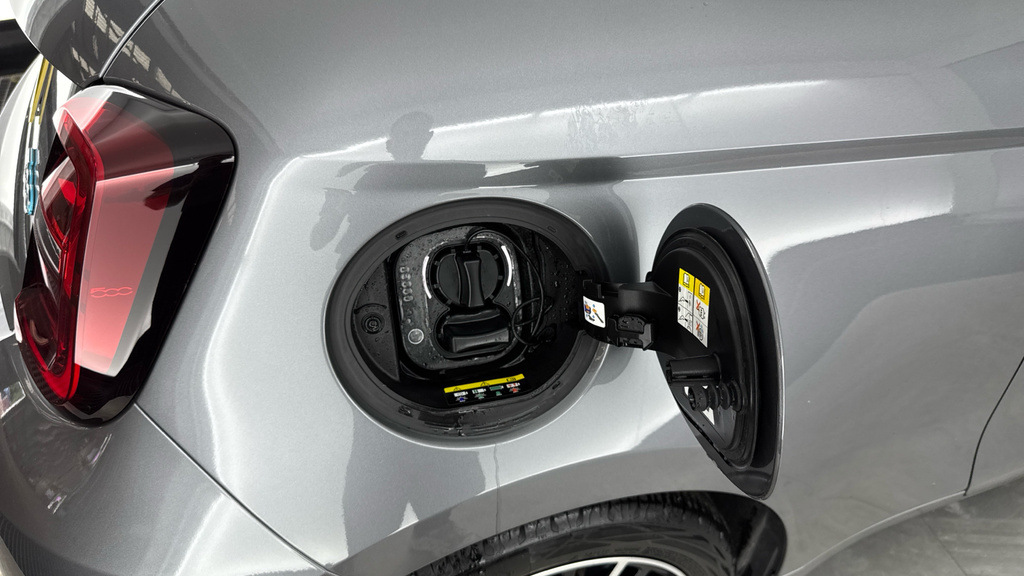 Fiat 500E 42Kwh La Prima Convertible 118 Green #21