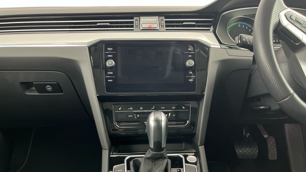 Volkswagen Passat Volkswagen Passat Estate 1.5 Tsi Evo R-line Ds Silver #24