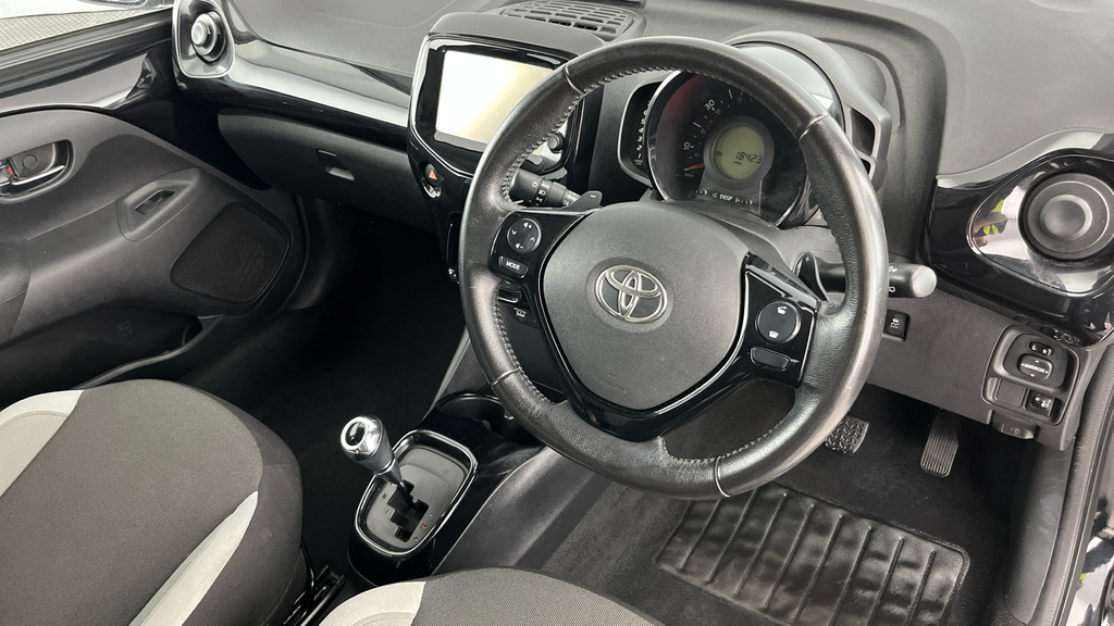 Toyota Aygo X Aygo X-play Vvt-i Cvt White #9