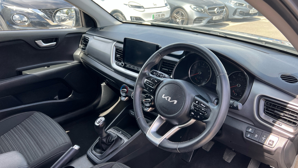 Kia Stonic 1.0 T-gdi Mhev Gt-line Suv Hybrid Manua White #9