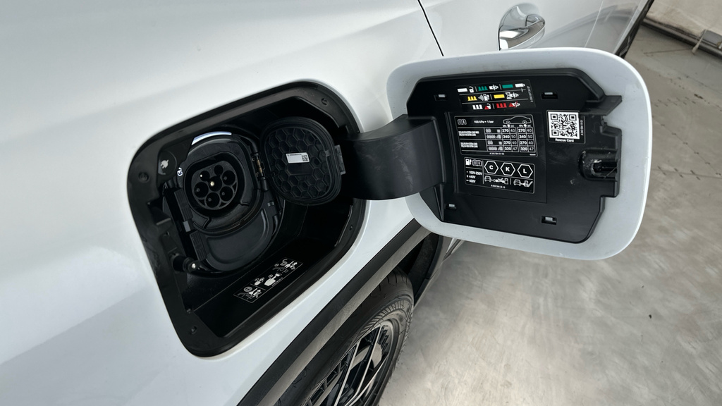 Mercedes-Benz EQB 350 4M 215Kw Amg Line Executive 66.5Kwh At Black #28